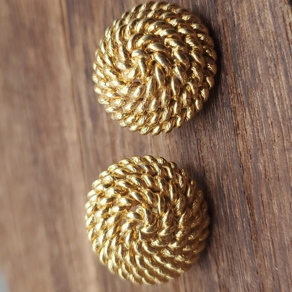 Gold filled luxe Woven basket estate hoop earrings clip on E2105